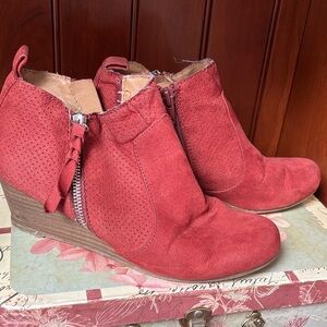 DV by Dolce Vita Red Suede Wedge Ankle Booties size 6